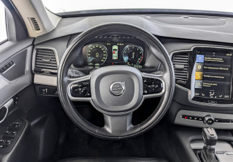 Подержанный автомобиль Volvo XC90 2019 года (23 фото)