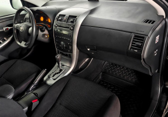 Подержанный автомобиль Toyota Corolla Sedan 2010 года (11 фото)