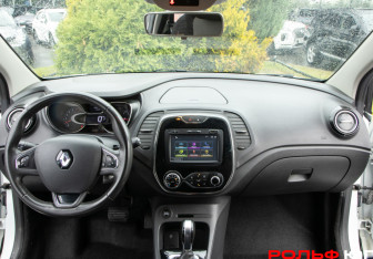 Подержанный автомобиль Renault Kaptur 2017 года (10 фото)