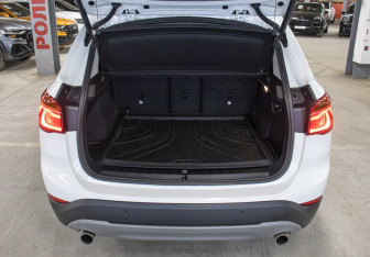 Подержанный автомобиль BMW X1 2018 года (10 фото)