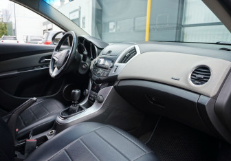 Подержанный автомобиль Chevrolet Cruze Sedan 2013 года (11 фото)