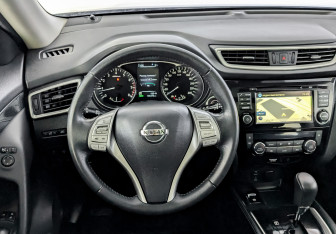 Подержанный автомобиль Nissan X-Trail 2015 года (21 фото)