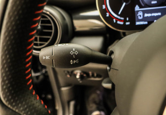 Подержанный автомобиль MINI Hatch 2021 года (11 фото)