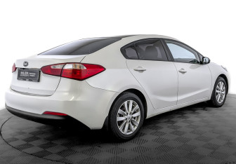 Подержанный автомобиль Kia Cerato Sedan 2015 года (5 фото)