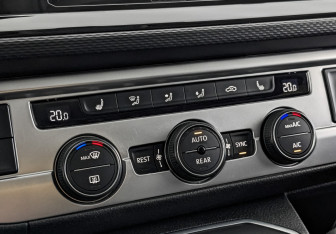 Подержанный автомобиль Volkswagen Multivan 2020 года (21 фото)