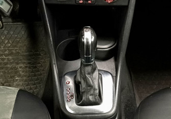 Подержанный автомобиль Volkswagen Polo Sedan 2012 года (15 фото)