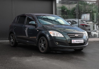 Подержанный автомобиль Kia Ceed Hatchback 2009 года (3 фото)