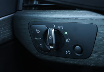 Подержанный автомобиль Audi A4 Sedan 2019 года (22 фото)