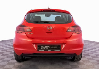 Подержанный автомобиль Opel Astra Hatchback 2012 года (6 фото)