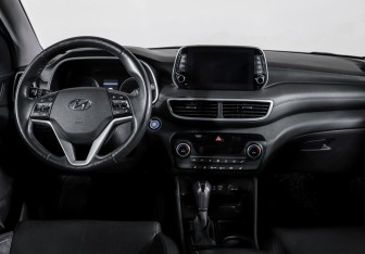 Подержанный автомобиль Hyundai Tucson 2019 года (12 фото)