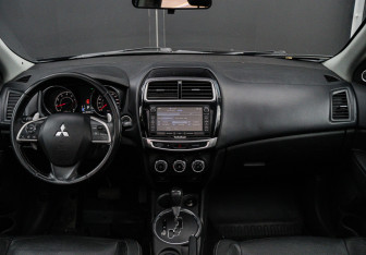 Подержанный автомобиль Mitsubishi ASX 2014 года (9 фото)