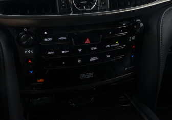 Подержанный автомобиль Lexus LX 2016 года (17 фото)