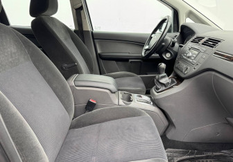 Подержанный автомобиль Ford C-MAX 2006 года (10 фото)