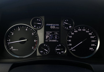 Подержанный автомобиль Lexus LX 2015 года (34 фото)