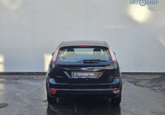 Подержанный автомобиль Ford Focus Hatchback 2010 года (7 фото)