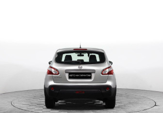 Подержанный автомобиль Nissan Qashqai 2012 года (4 фото)