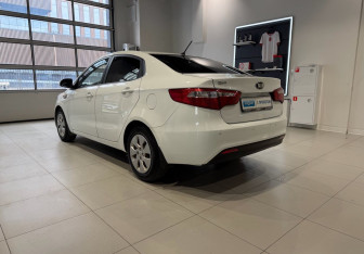Подержанный автомобиль Kia Rio Sedan 2013 года (6 фото)
