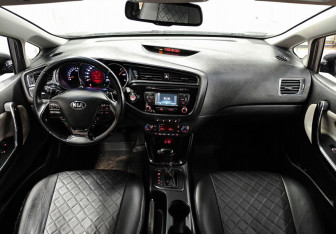 Подержанный автомобиль Kia Ceed Hatchback 2016 года (11 фото)