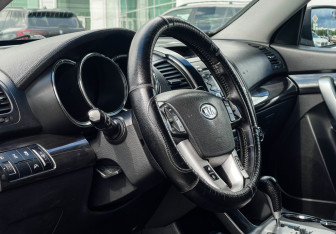 Подержанный автомобиль Kia Sorento 2012 года (13 фото)