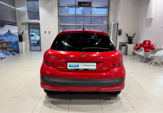 Подержанный автомобиль Peugeot 207 Hatchback 2009 года (5 фото)
