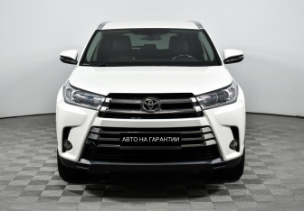 Подержанный автомобиль Toyota Highlander 2017 года (2 фото)