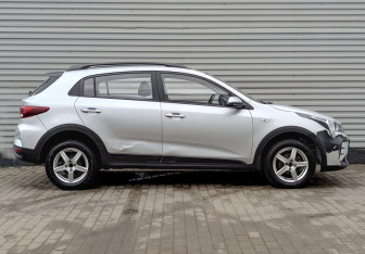 Подержанный автомобиль Kia Rio Hatchback 2021 года (4 фото)