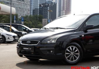 Подержанный автомобиль Ford Focus Sedan 2007 года (14 фото)