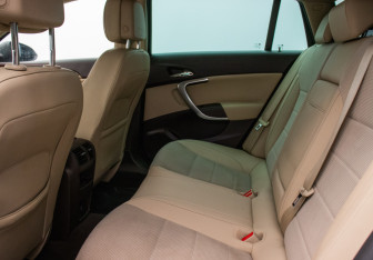 Подержанный автомобиль Opel Insignia Wagon 2011 года (10 фото)