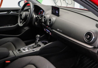 Подержанный автомобиль Audi A3 Sedan 2018 года (16 фото)