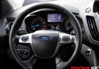 Подержанный автомобиль Ford Kuga 2014 года (12 фото)