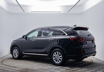 Подержанный автомобиль Kia Sorento 2019 года (8 фото)