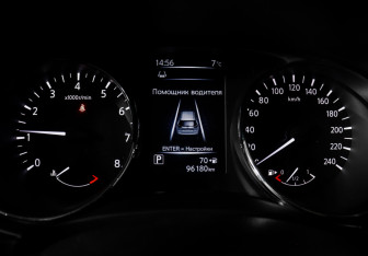 Подержанный автомобиль Nissan X-Trail 2018 года (11 фото)