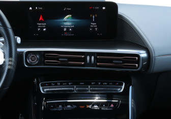 Подержанный автомобиль Mercedes-Benz EQC 2020 года (12 фото)