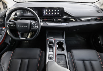 Подержанный автомобиль Omoda S5 GT 2024 года (11 фото)