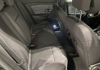 Подержанный автомобиль Renault Megane Wagon 2010 года (11 фото)