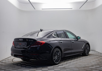 Подержанный автомобиль Genesis G70 2018 года (5 фото)