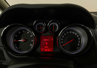 Подержанный автомобиль Opel Zafira Compactvan 2013 года (11 фото)