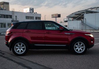 Подержанный автомобиль Land Rover Range Rover Evoque 2013 года (4 фото)