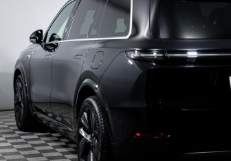 Подержанный автомобиль LiXiang L9 2024 года (20 фото)