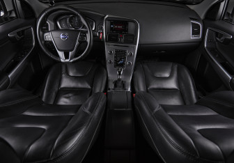 Подержанный автомобиль Volvo XC60 2017 года (21 фото)