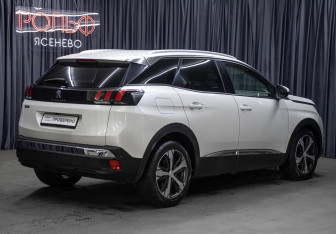 Подержанный автомобиль Peugeot 3008 2018 года (5 фото)
