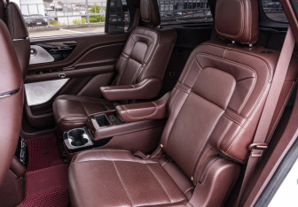 Подержанный автомобиль Lincoln Aviator 2020 года (17 фото)