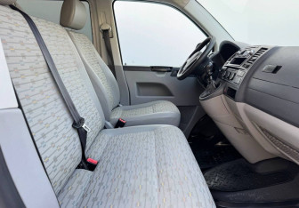 Подержанный автомобиль Volkswagen Transporter Minivan 2013 года (10 фото)