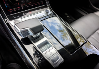 Подержанный автомобиль Audi A8 2021 года (29 фото)