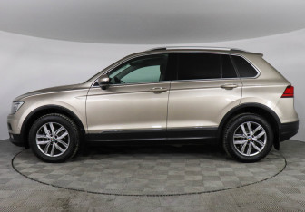 Подержанный автомобиль Volkswagen Tiguan 2018 года (8 фото)