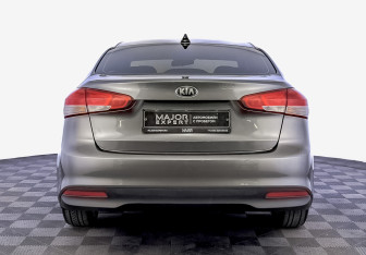 Подержанный автомобиль Kia Cerato Sedan 2018 года (6 фото)