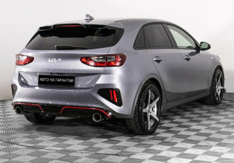 Подержанный автомобиль Kia Ceed Hatchback 2022 года (3 фото)