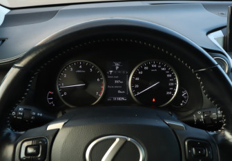 Подержанный автомобиль Lexus NX 2015 года (11 фото)