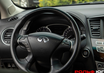Подержанный автомобиль Infiniti JX 2013 года (12 фото)