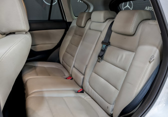 Подержанный автомобиль Mazda CX-5 2012 года (12 фото)